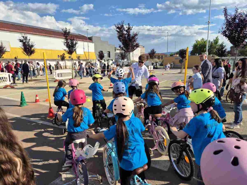 Frosinone pedala verso il futuro: successo per il progetto “Scuola in Bici”
